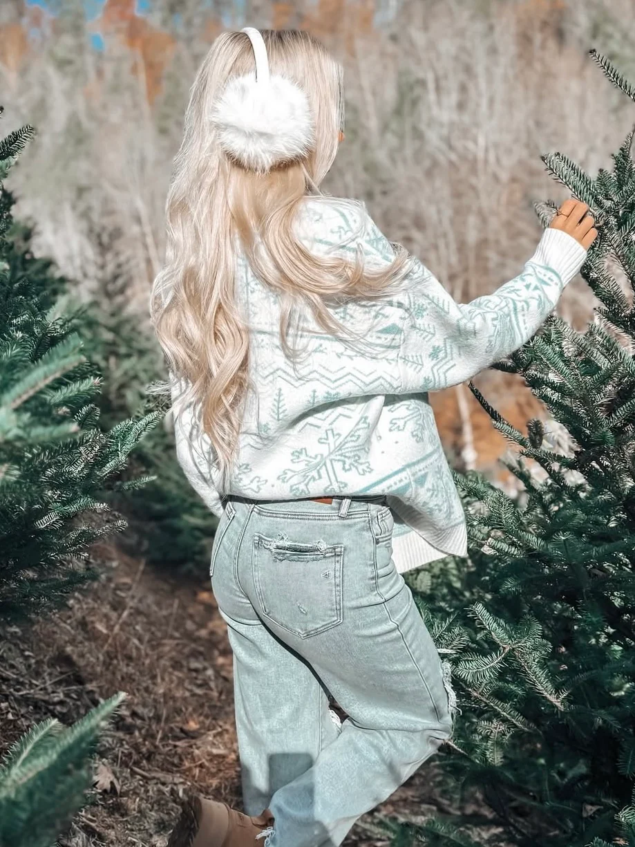 Snowflake Oversized Sweater - Image 9