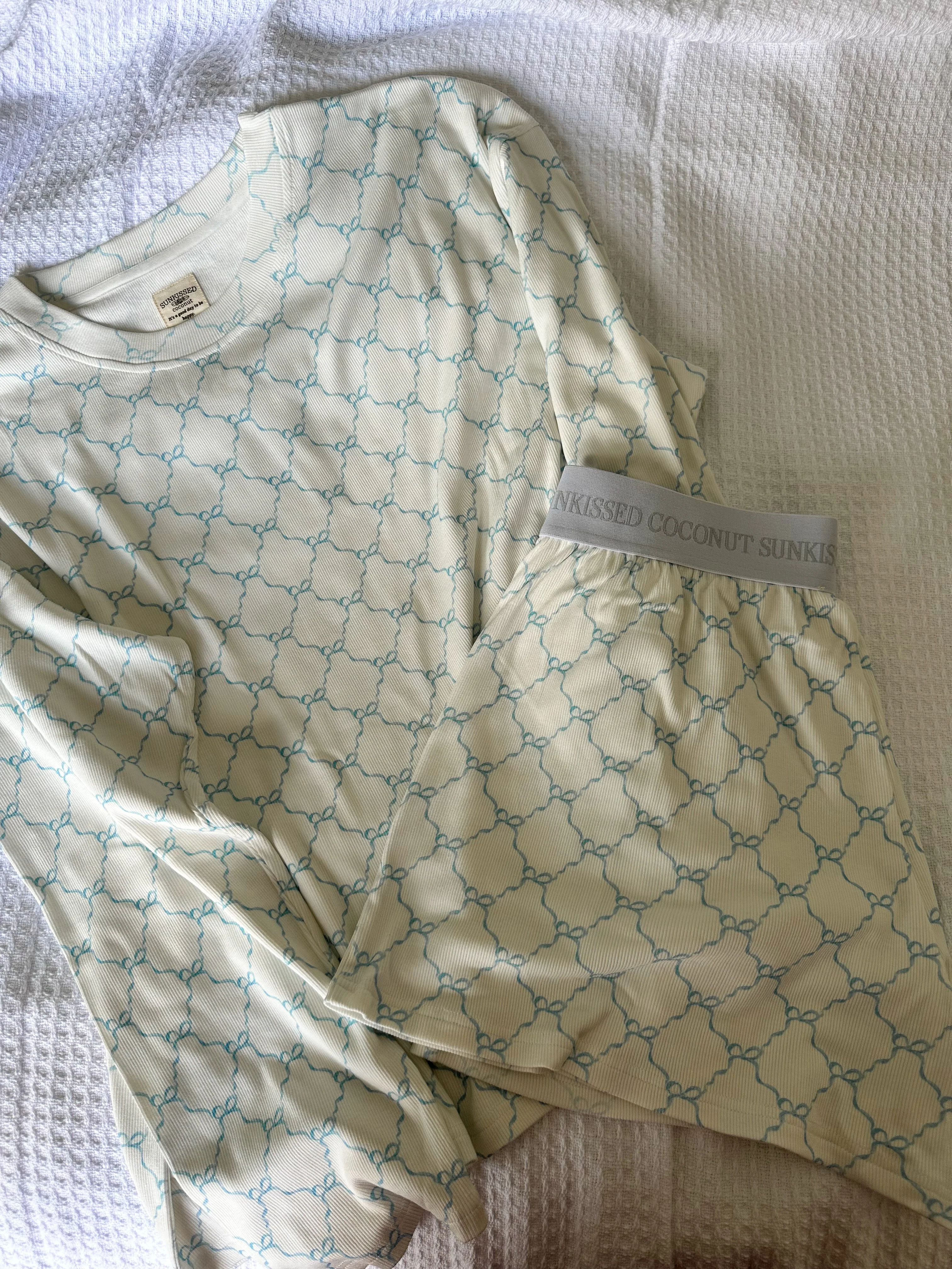 Luxurious Coquette Bow Pajama Top (pale yellow) - Image 3