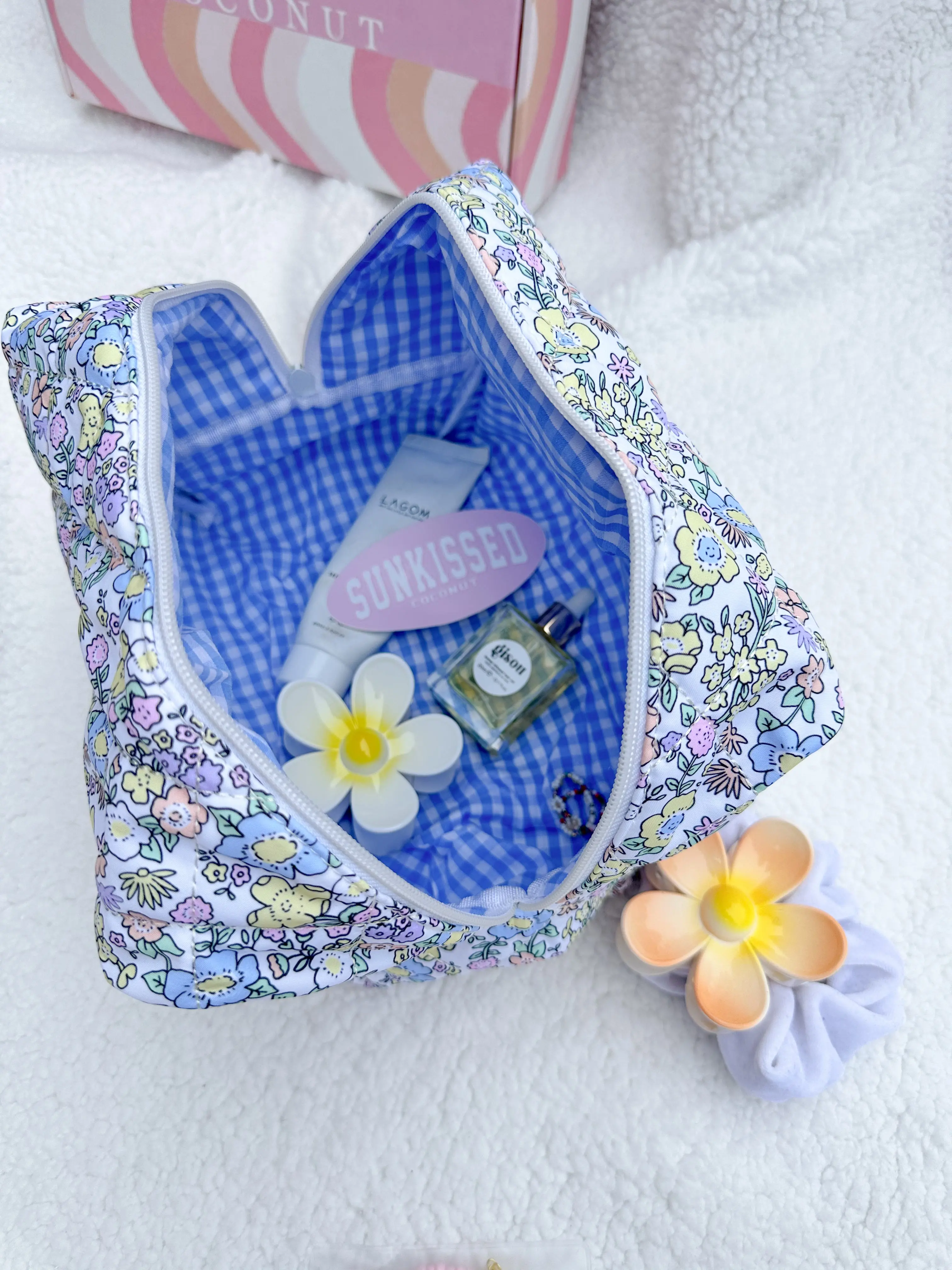 Large Pastel Flower Quilted Handmade Travel Bag - Image 2