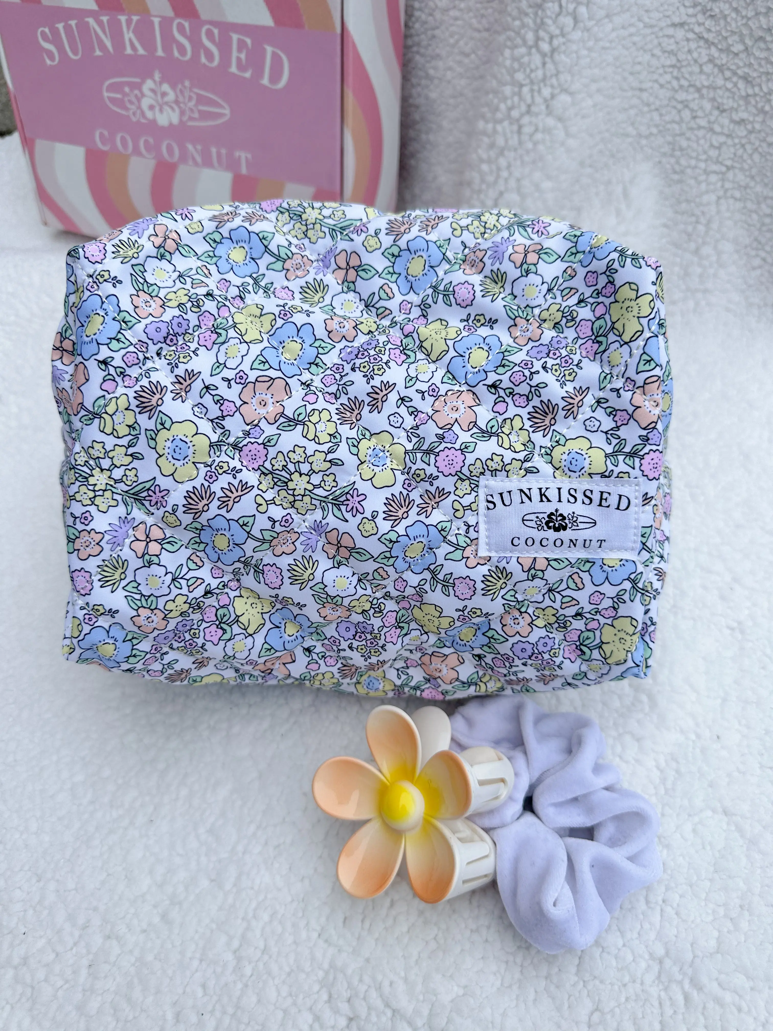Large Pastel Flower Quilted Handmade Travel Bag - Image 4