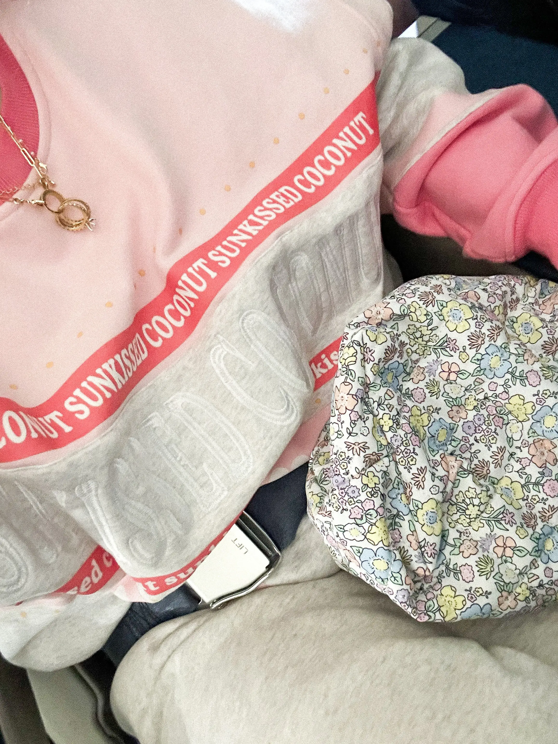 Large Pastel Flower Quilted Handmade Travel Bag - Image 8