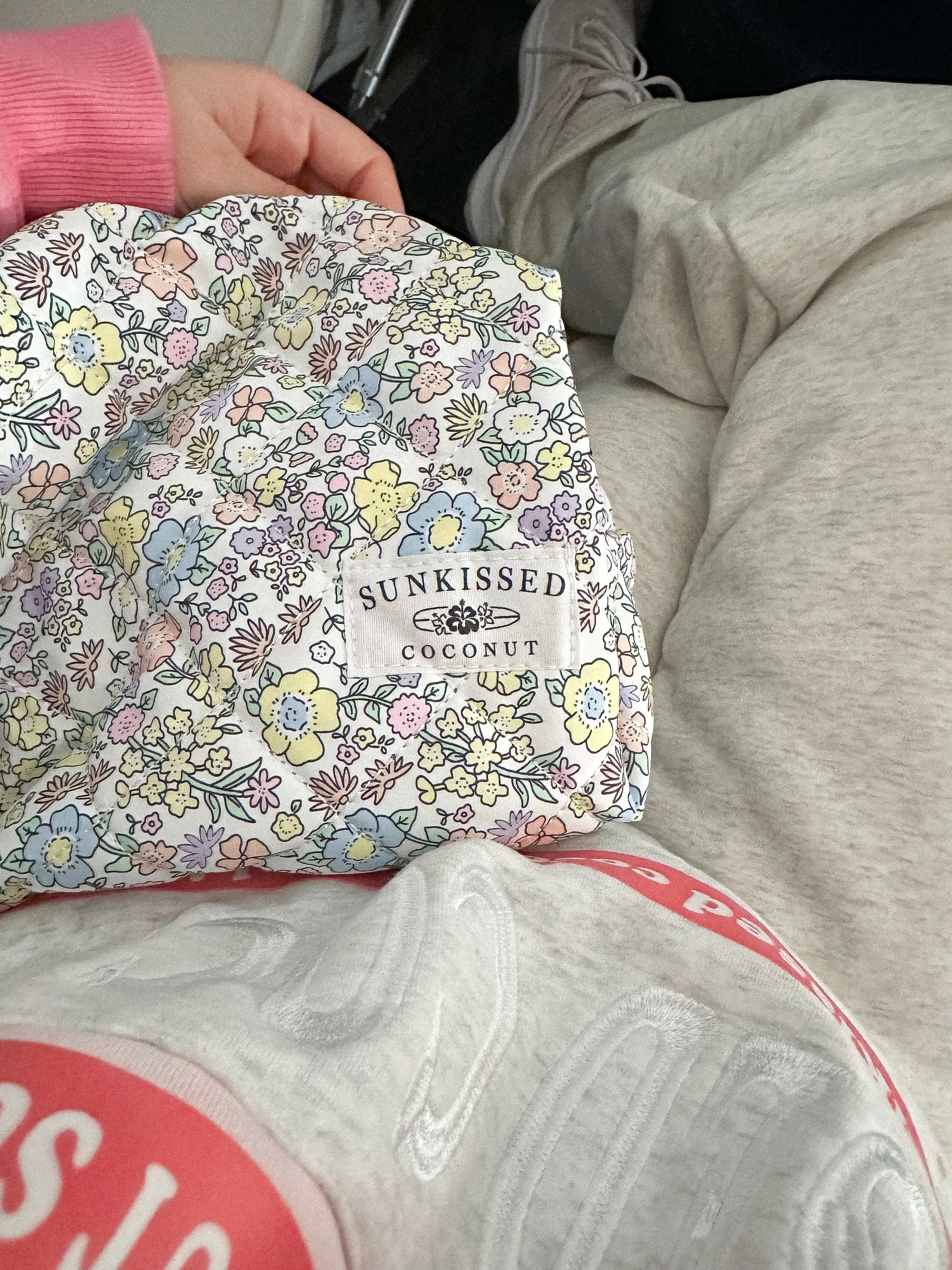 Large Pastel Flower Quilted Handmade Travel Bag - Image 9