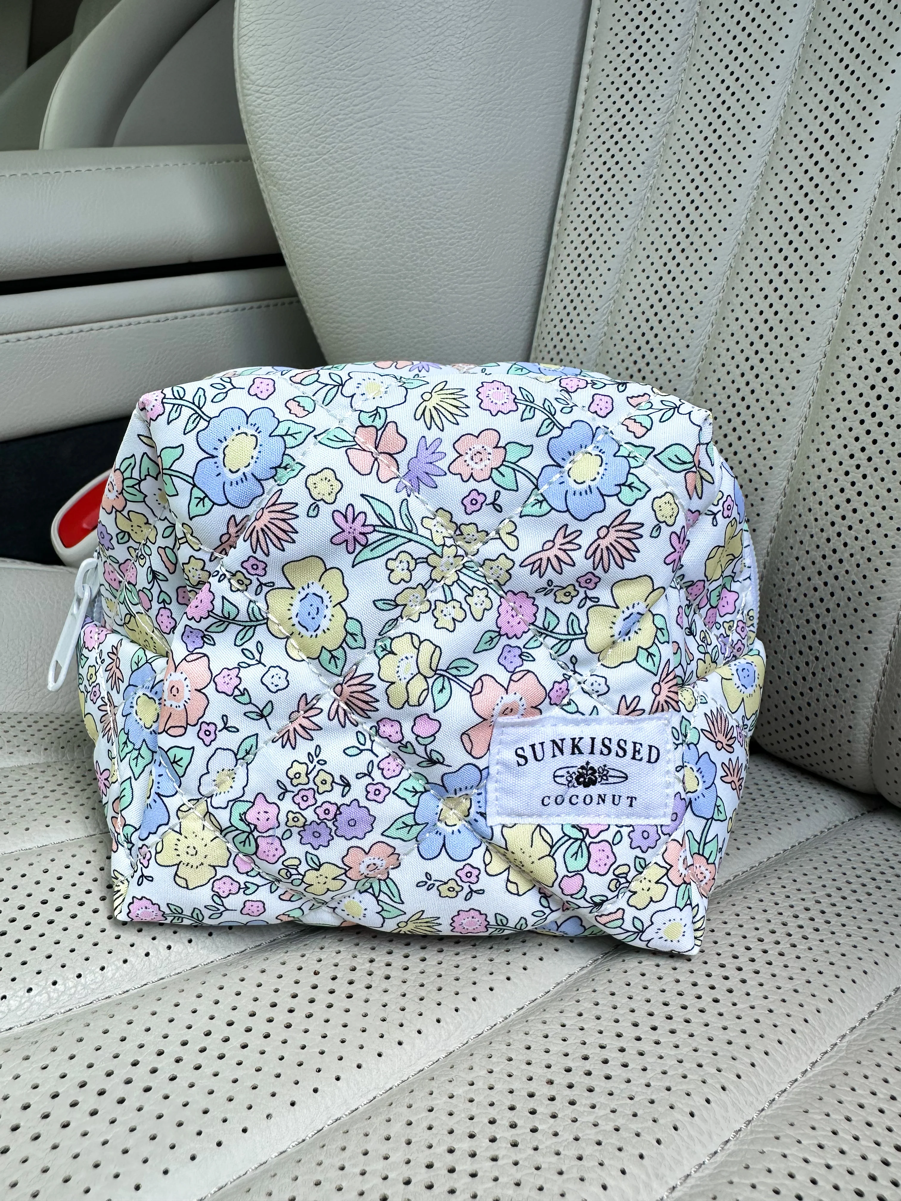Small Pastel Flower Quilted Handmade Makeup Bag - Image 7