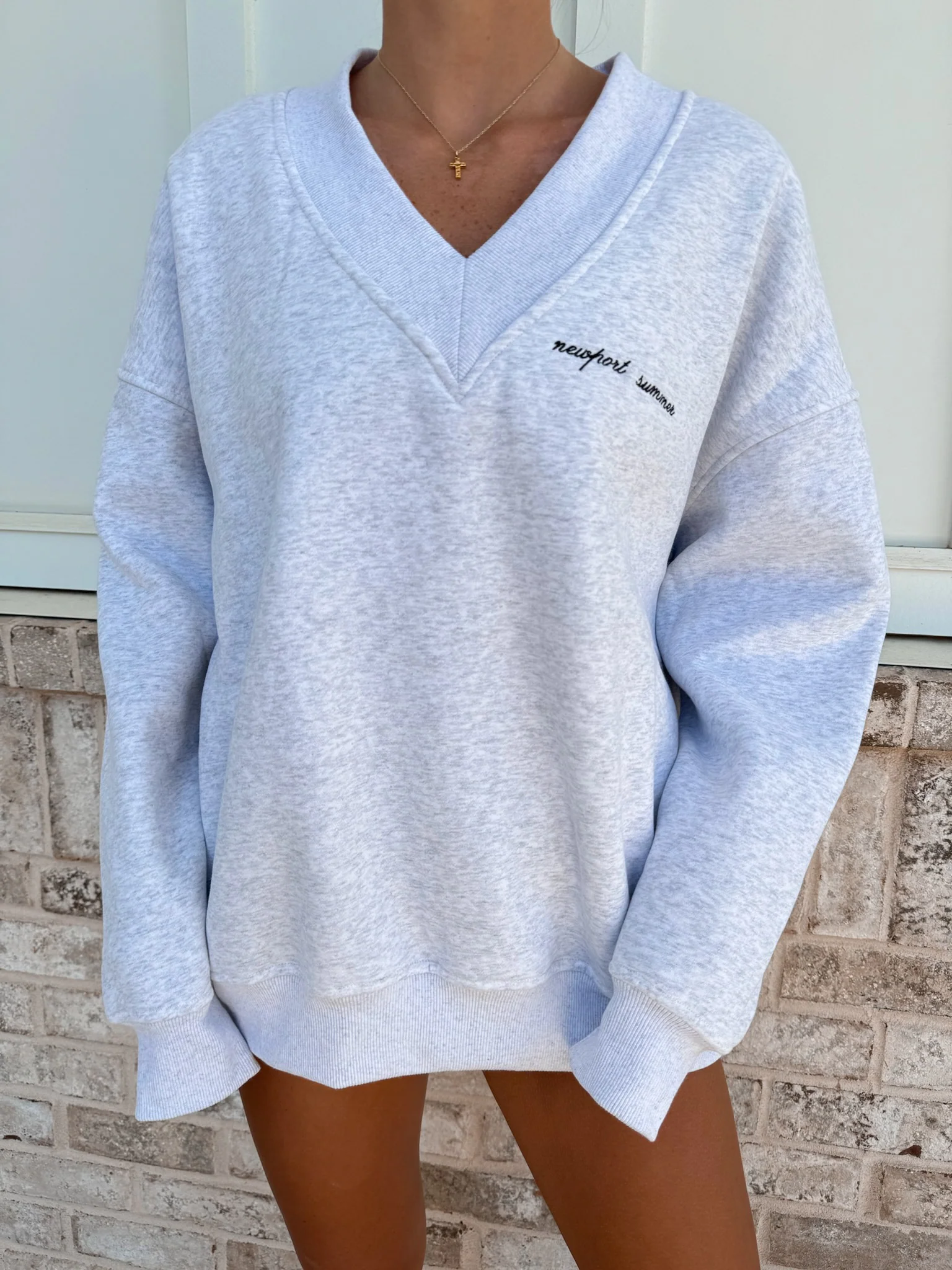 Newport Summer Embroider V-Neck Sweatshirt - Image 2
