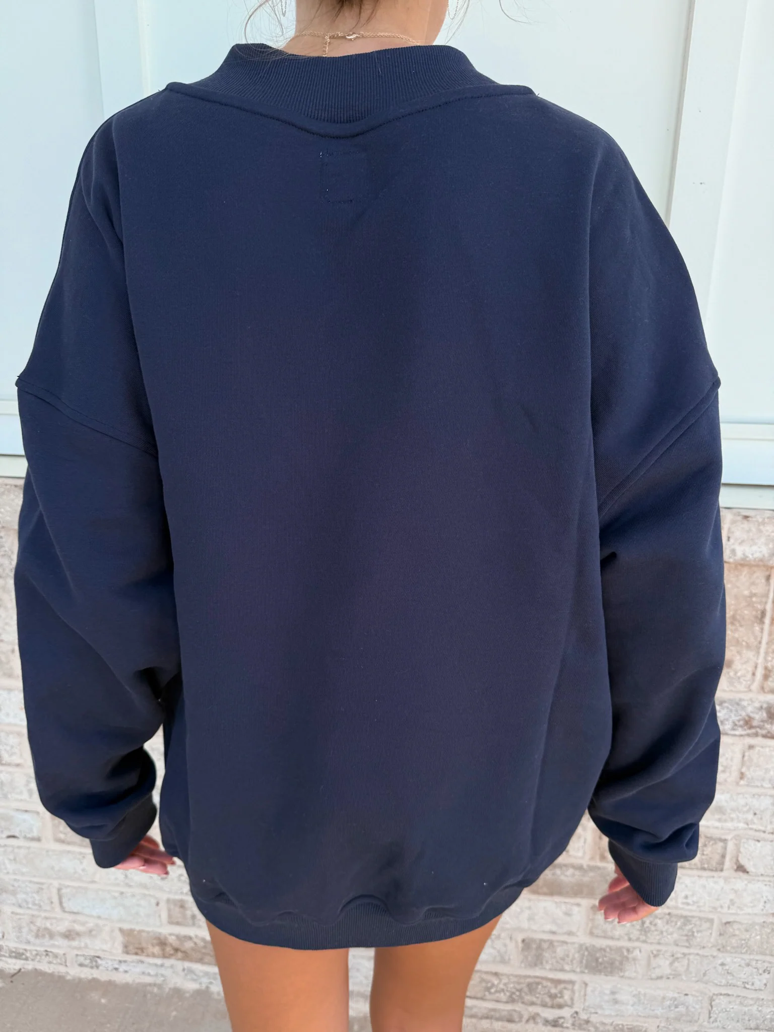 Newport Summer Embroider V-Neck Sweatshirt - Image 5