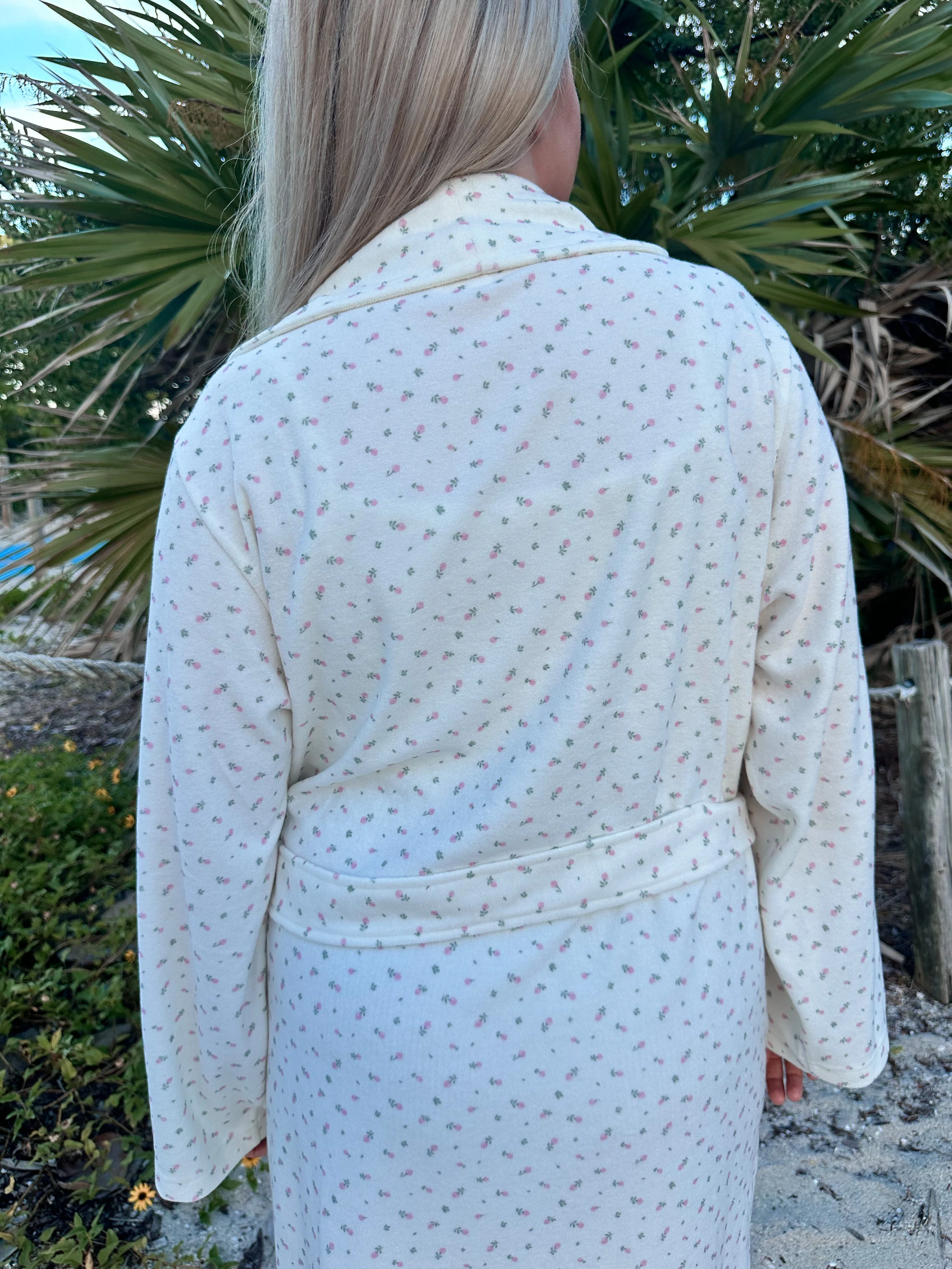 Pink Roses Dream Hotel Robe - Image 14