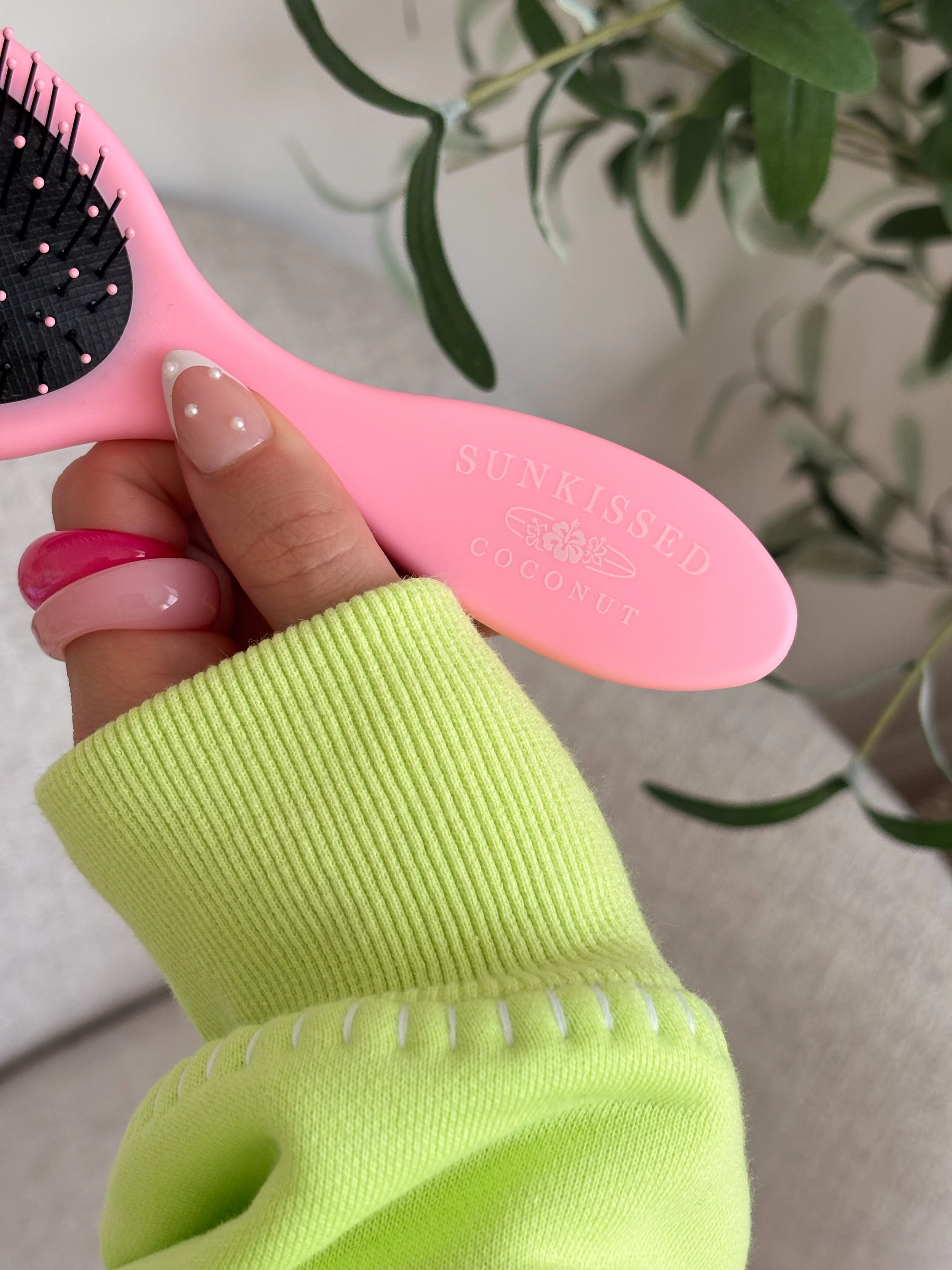 Pink Sunkissedcoconut Hairbrush With Travel Pouch - Image 2