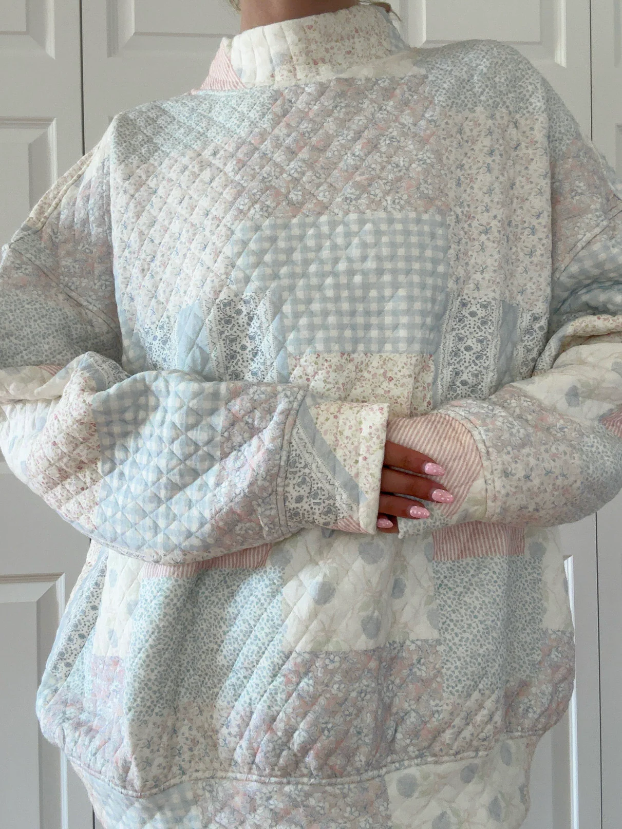 Shades Of Blue Quilted Pastel Mockneck Sweatshirt - Image 10