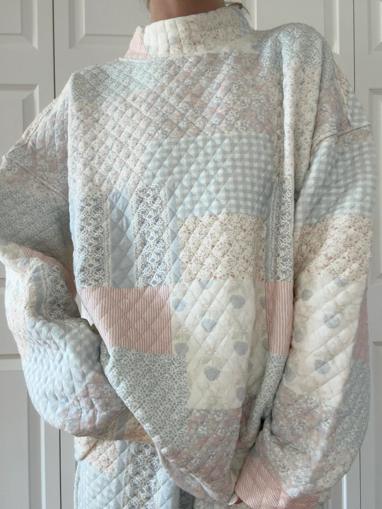 Shades Of Blue Quilted Pastel Mockneck Sweatshirt - Image 9